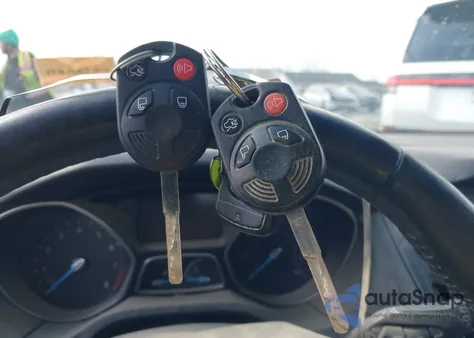 2016 Ford Focus Se z USA, uszkodzony, nr VIN 1FADP3K29GL266936